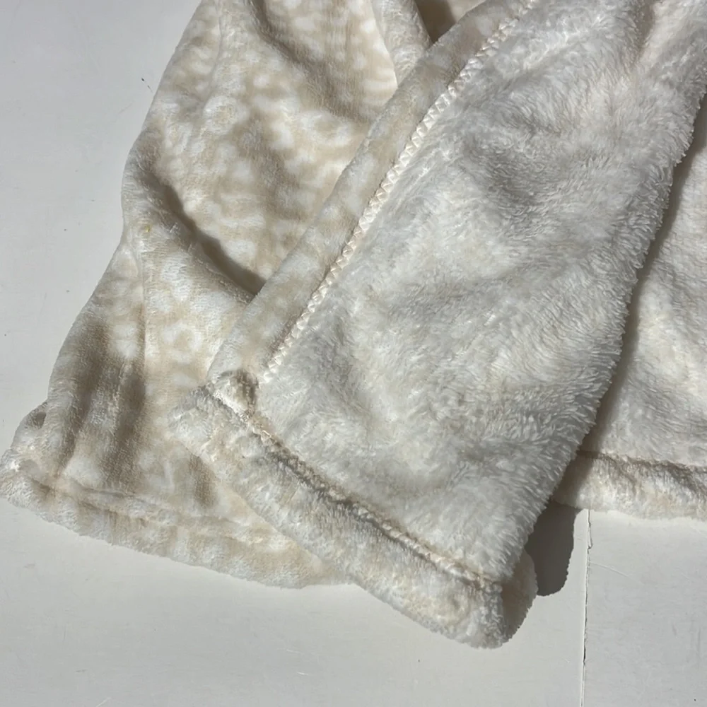 Adrienne Vittadini Studio cream beige leopard print towel wrap one size NWOT